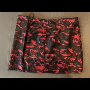 Wild fable red army print faux leather skirt XL